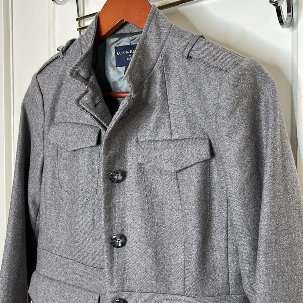Banana Republic Petite Structured Military style Gray Wool  and Satin Coat S - Picture 6 of 9